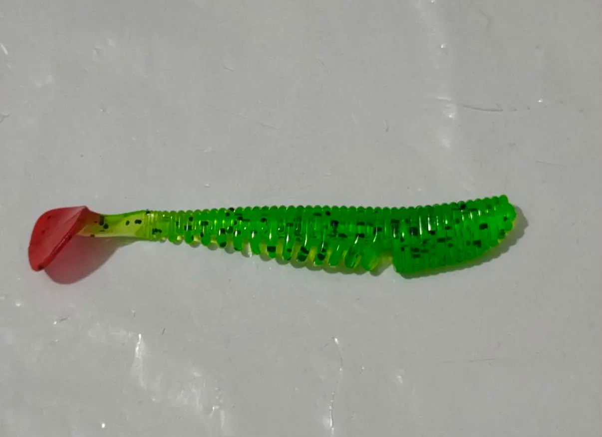 : UV Boyalı Kırmızı Kuyruklu Shad Silikon Yem - 8 cm / 2.5 gr (5'li Paket)