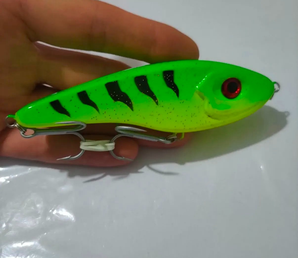 Hunthouse Bilyalı Ses Sistemli Jerkbait - 11.5 cm / 32 gr UV Boyalı Glider