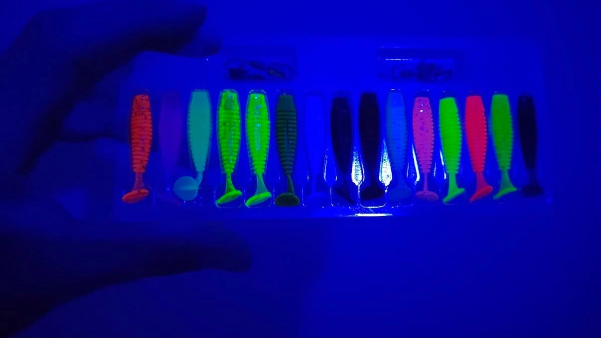 LRF Uyumlu UV & Glow Hazır Silikon Kurt Seti - 15 Silikon + 4 Zoka