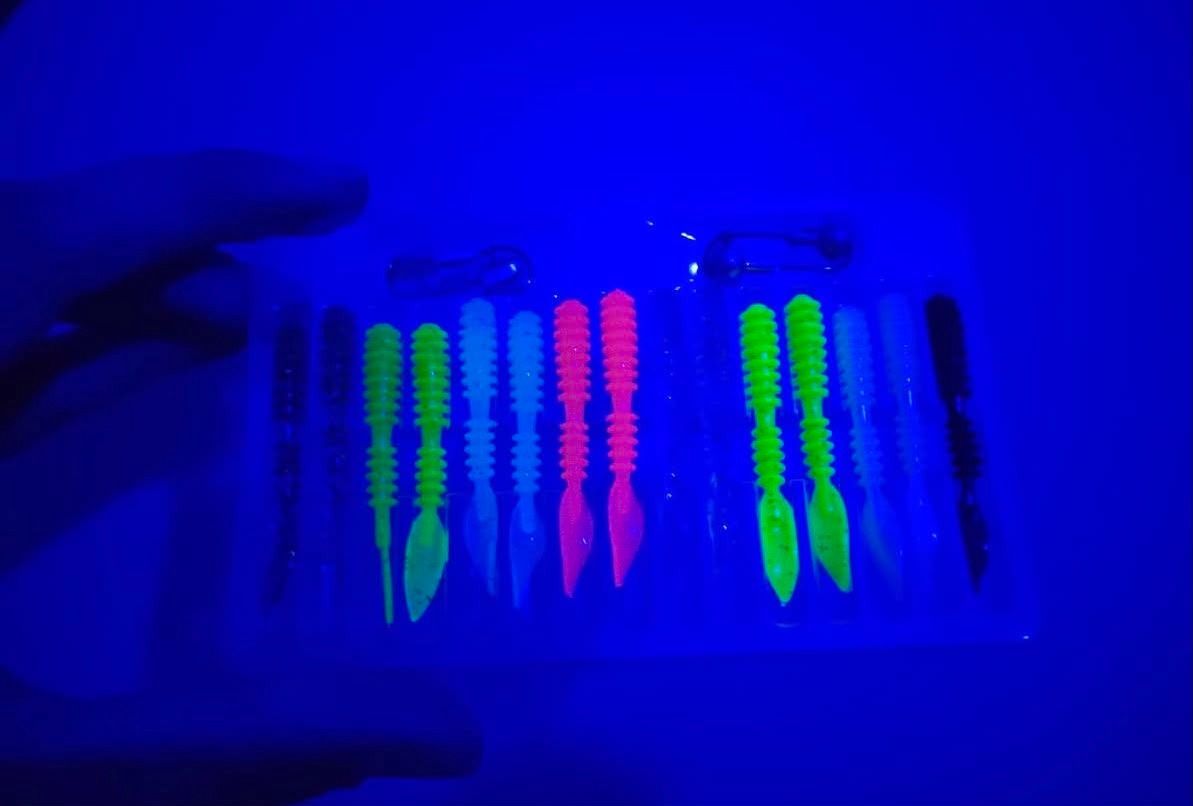 LRF Uyumlu UV & Glow Hazır Silikon Kurt Seti - 15 Silikon + 4 Zoka